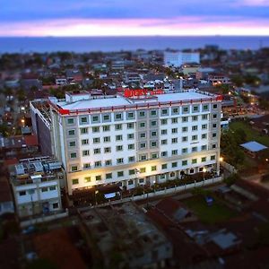 Rocky Plaza Hotel Padang